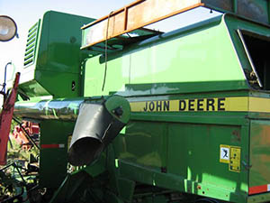 4435 John Deere combine wrecking for parts