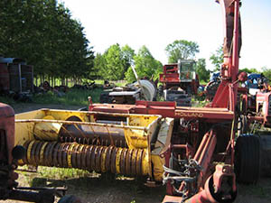 890 New Holland Harvester