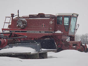 International 1440 combine with 2 heads
IH 1440 wrecking for parts